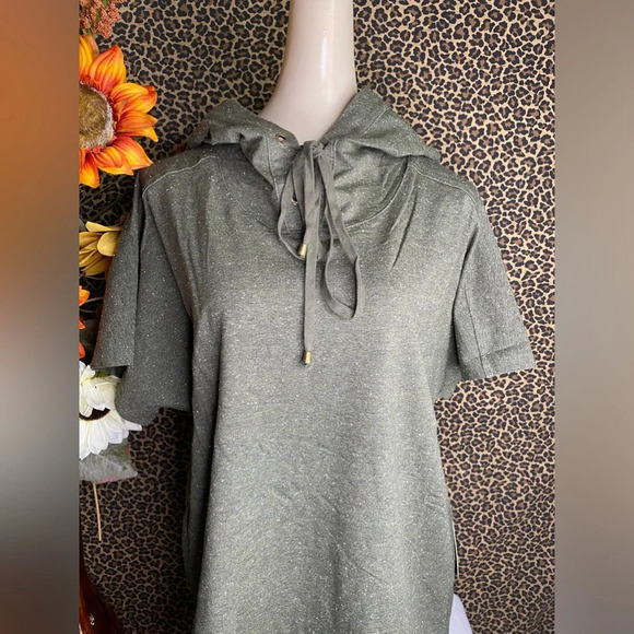 🌴3/$30🌴DOE & RAE Olive Green Marble Lace-Up Neck Short Sleeve Hooded Top NWT - Picture 6 of 12